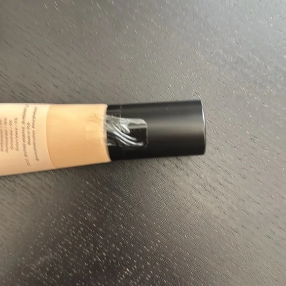 Morphe Glowstunner SPF 30 Hydrating Tinted Moisturizer. Unopened. - Picture 2 of 5